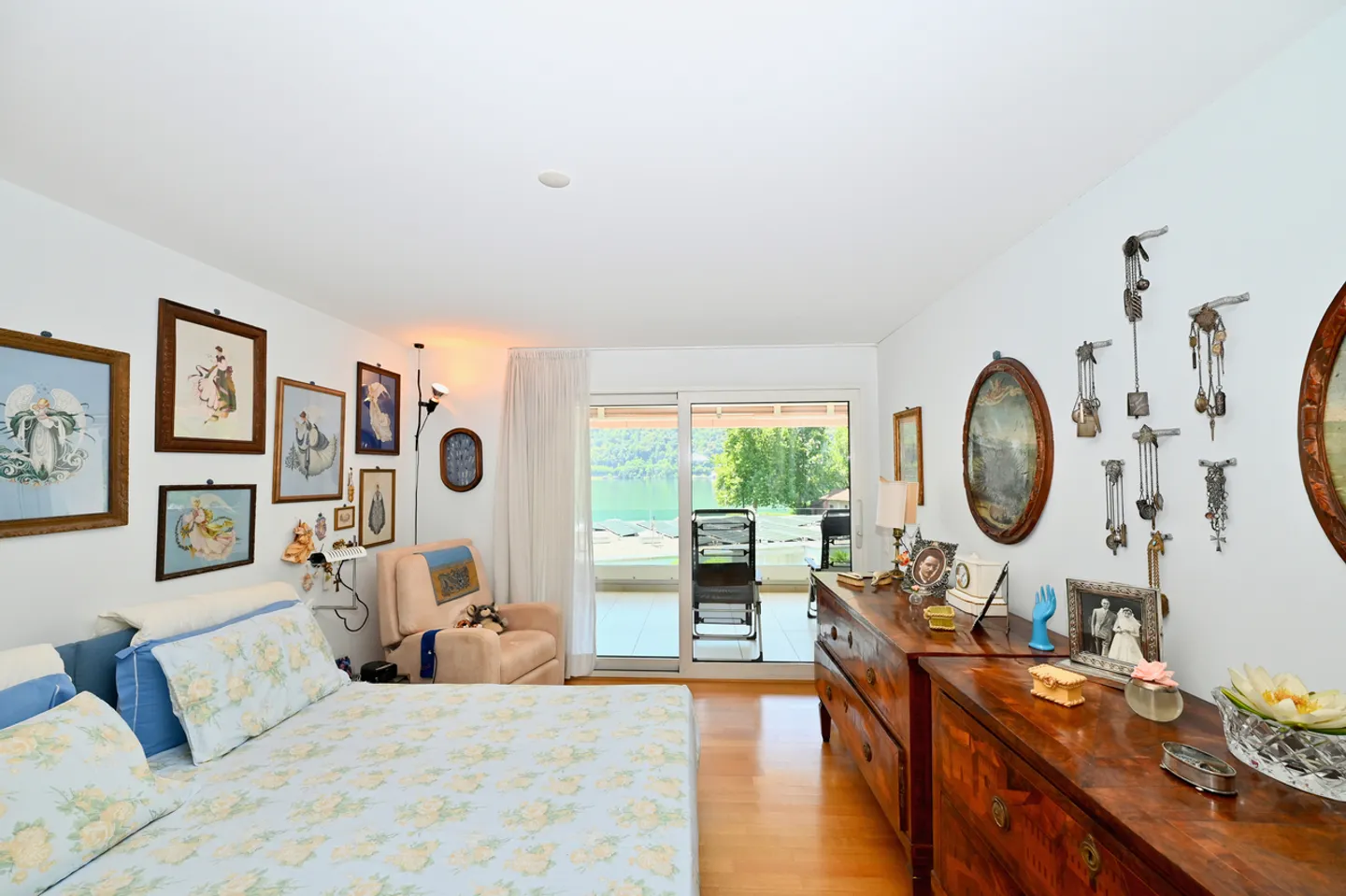 Refined Apartment with Magnificent View of Lake Lugano - Photo 12 of 20
