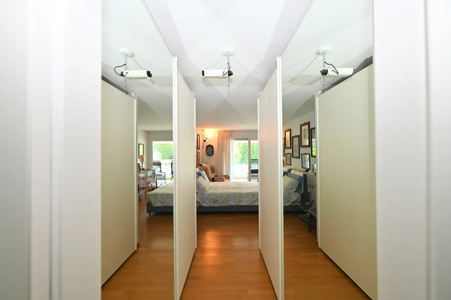 Refined Apartment with Magnificent View of Lake Lugano - Photo 13 of 20