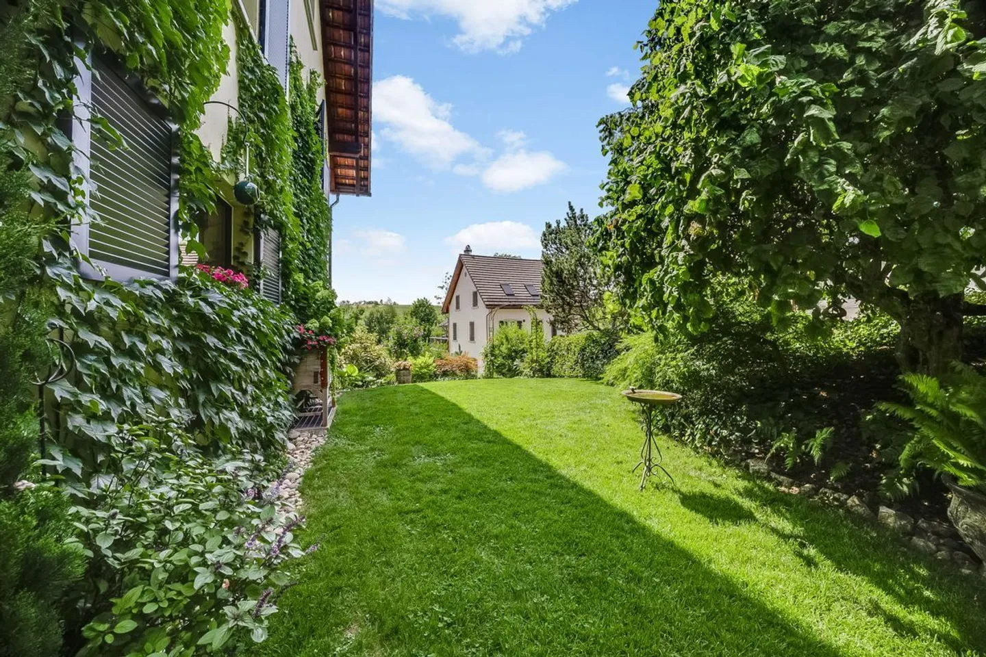 Quietly located 4.5 room double-family house with expansion potential! - Photo 12 of 13