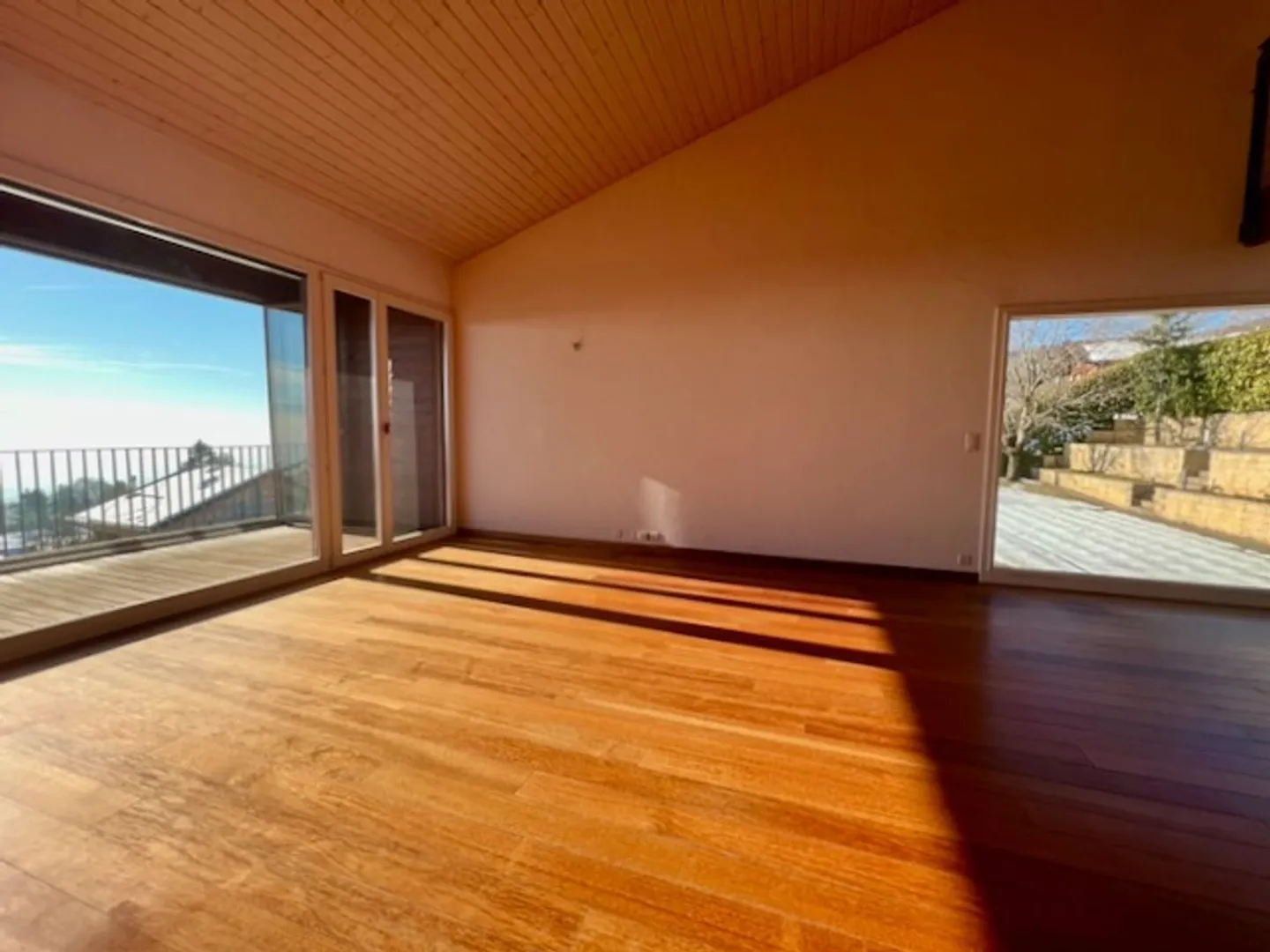 Make an offer for this superb exceptional villa, with a view of the lake and the Alps - Photo 13 of 13