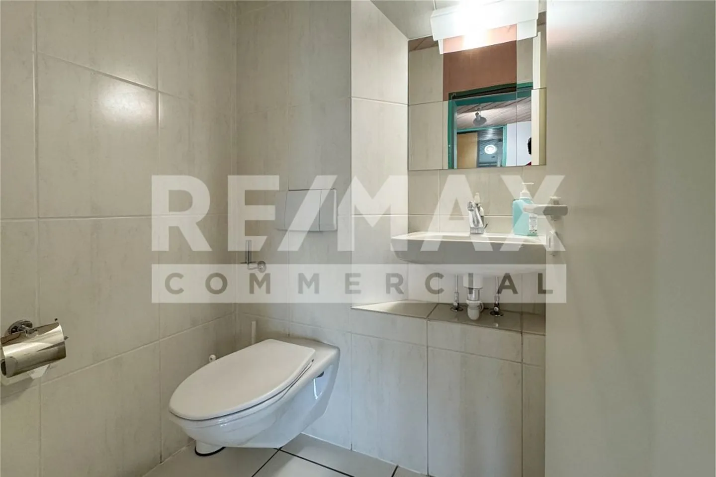 Ready for immediate occupancy: Office and commercial spaces on the top floor - Photo 5 of 10