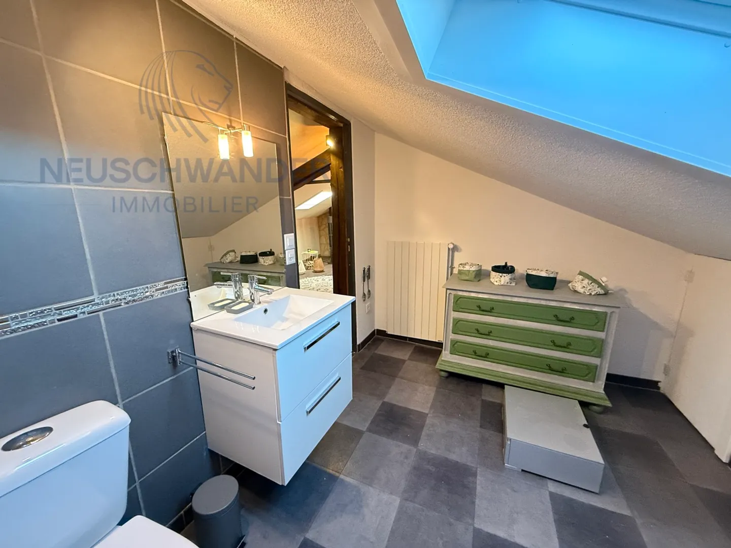 Charmantes, renoviertes Apartment mit Blick auf die Stadt und das Schloss - Foto 8 von 12