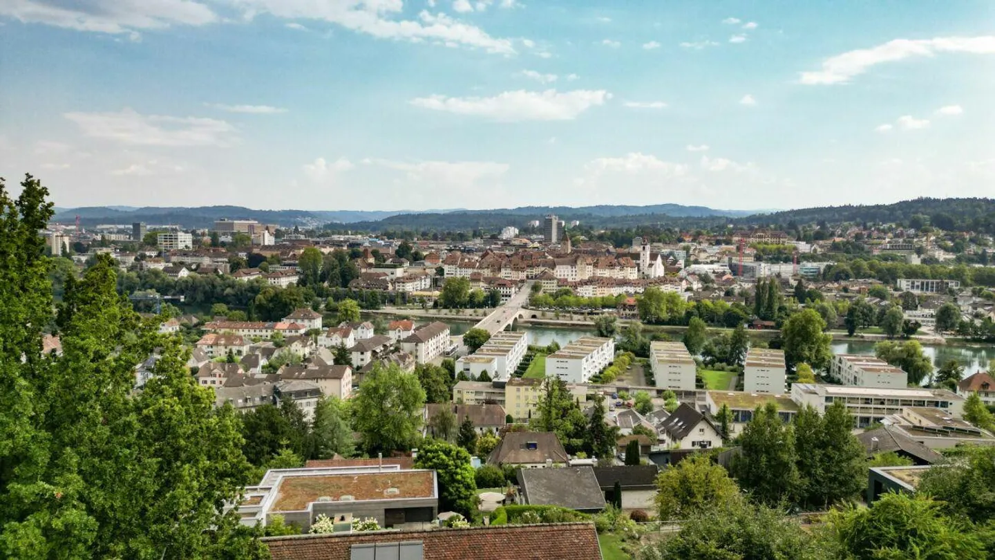 Exklusives Bauland mit Blick auf die Altstadt von Aarau und die Alpen - Foto 1 von 11