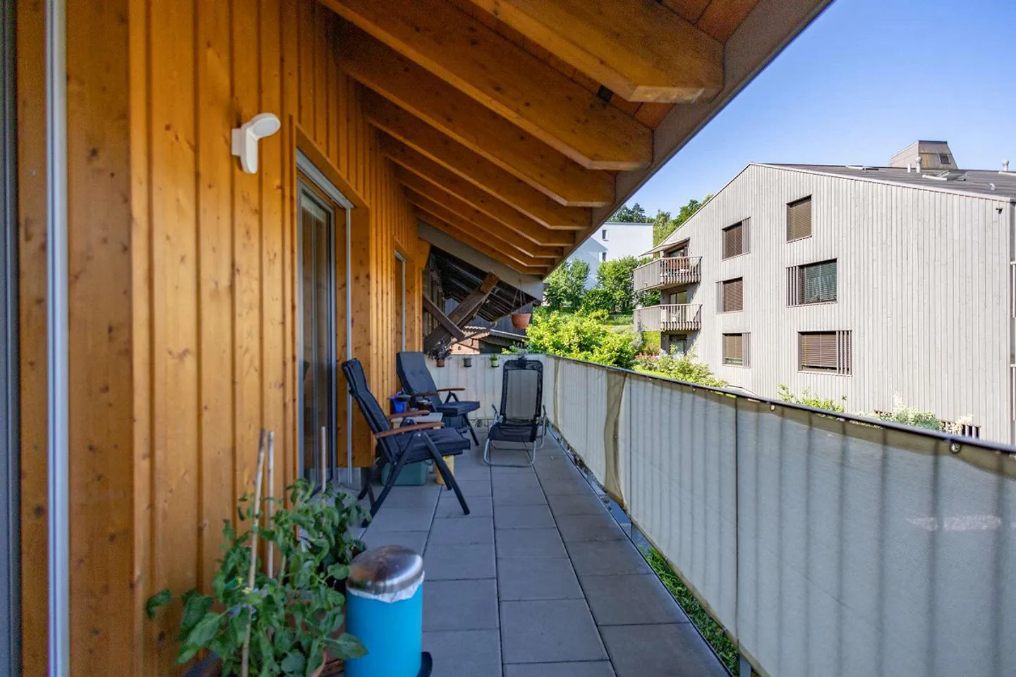 Luminoso appartamento di 3,5 locali nel vecchio centro del villaggio di Regensdorf - Foto 5 di 9