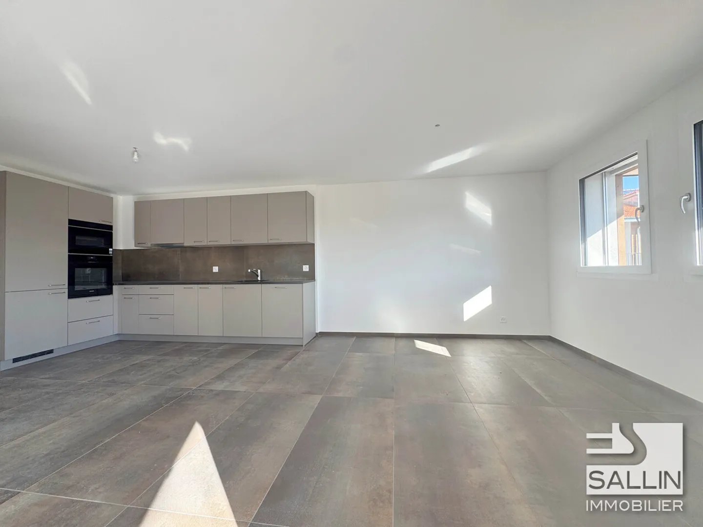 Neue 3-Zimmer-Wohnung im 2. Stock mit Innenparkplatz - Foto 3 von 6