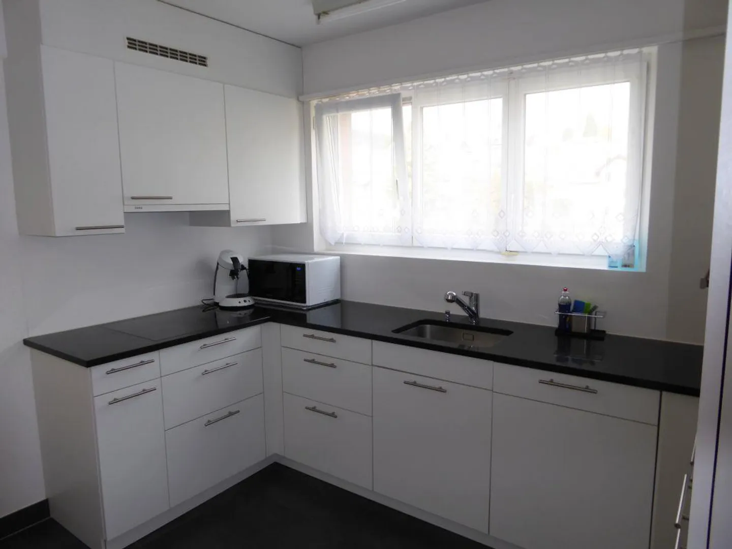 Apartment with a View - Photo 5 of 6
