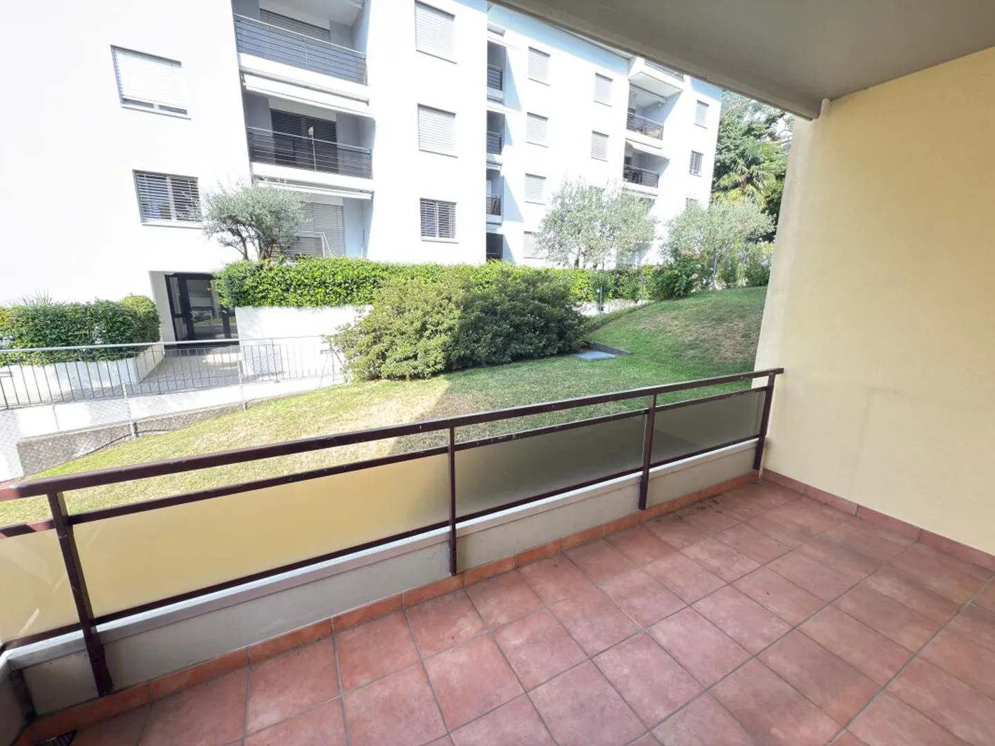 Appartamento di 3.5 locali al PT con posteggio esterno | 3,5-Zimmer-Wohnung im Erdgeschoss mit Außenparkplatz - Foto 5 di 7