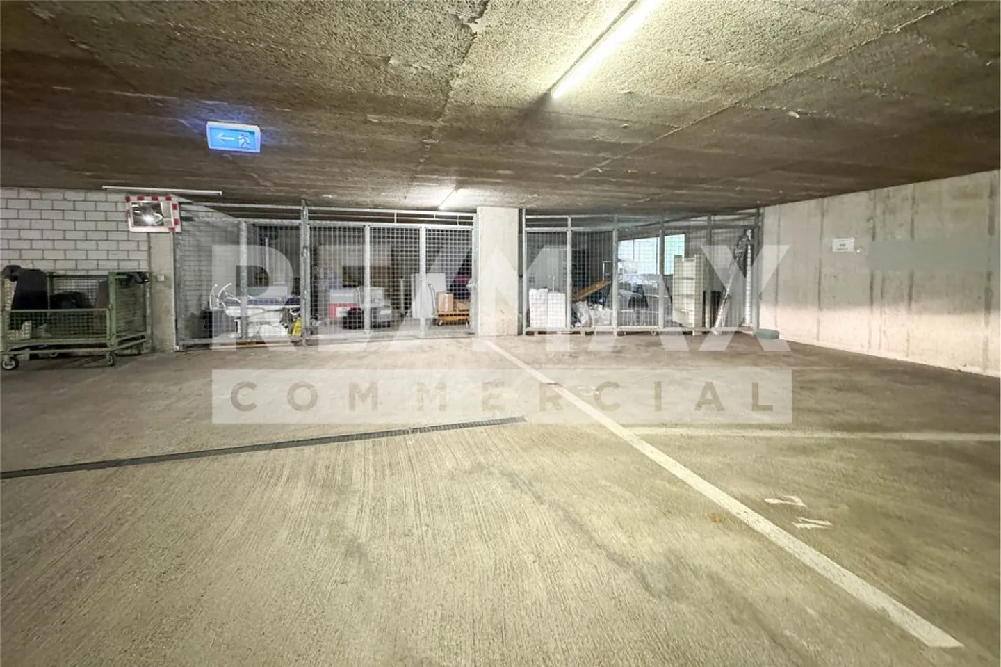 Ready for immediate occupancy: Office and commercial spaces on the top floor - Photo 9 of 10