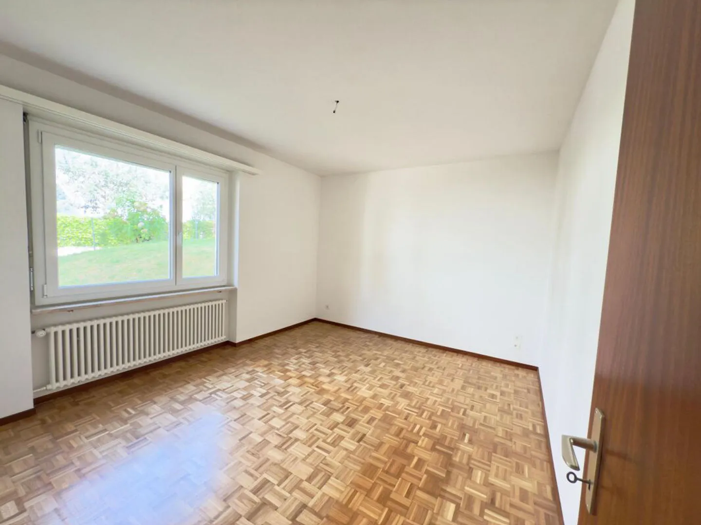 Appartamento di 3.5 locali al PT con posteggio esterno | 3,5-Zimmer-Wohnung im Erdgeschoss mit Außenparkplatz - Foto 2 di 7