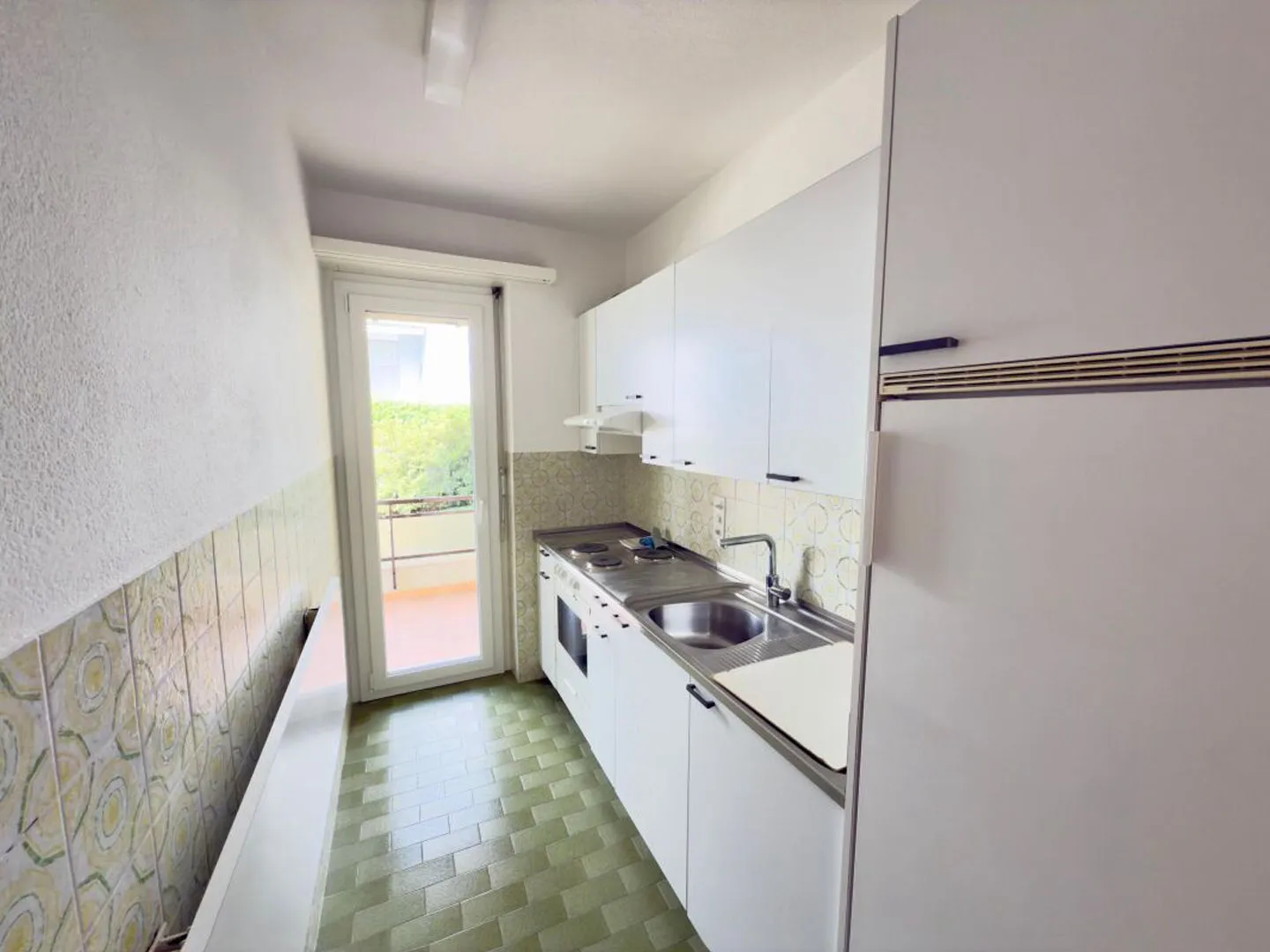 Appartamento di 3.5 locali al PT con posteggio esterno | 3,5-Zimmer-Wohnung im Erdgeschoss mit Außenparkplatz - Foto 3 di 7