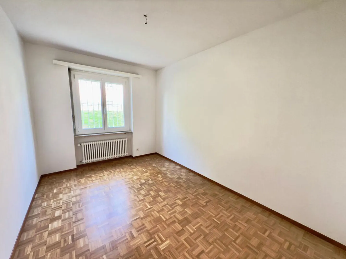 Appartamento di 3.5 locali al PT con posteggio esterno | 3,5-Zimmer-Wohnung im Erdgeschoss mit Außenparkplatz - Foto 4 di 7