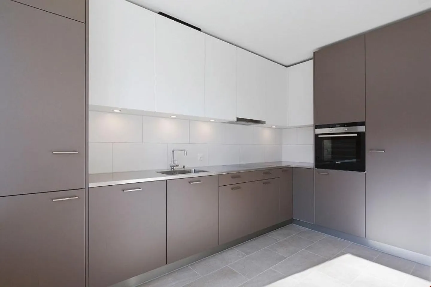 Modern living in an attractive location - Photo 2 of 6