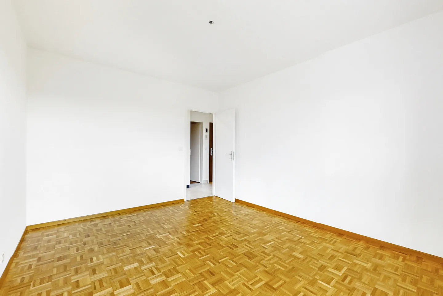 Apartment with lake view! Limited until 31.12.2027 - Photo 4 of 10