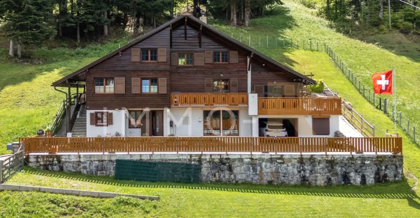 Chalet indipendente con terreno di 1018m2 e potenziale per la creazione di un appartamento indipendente - Foto 1 di 10