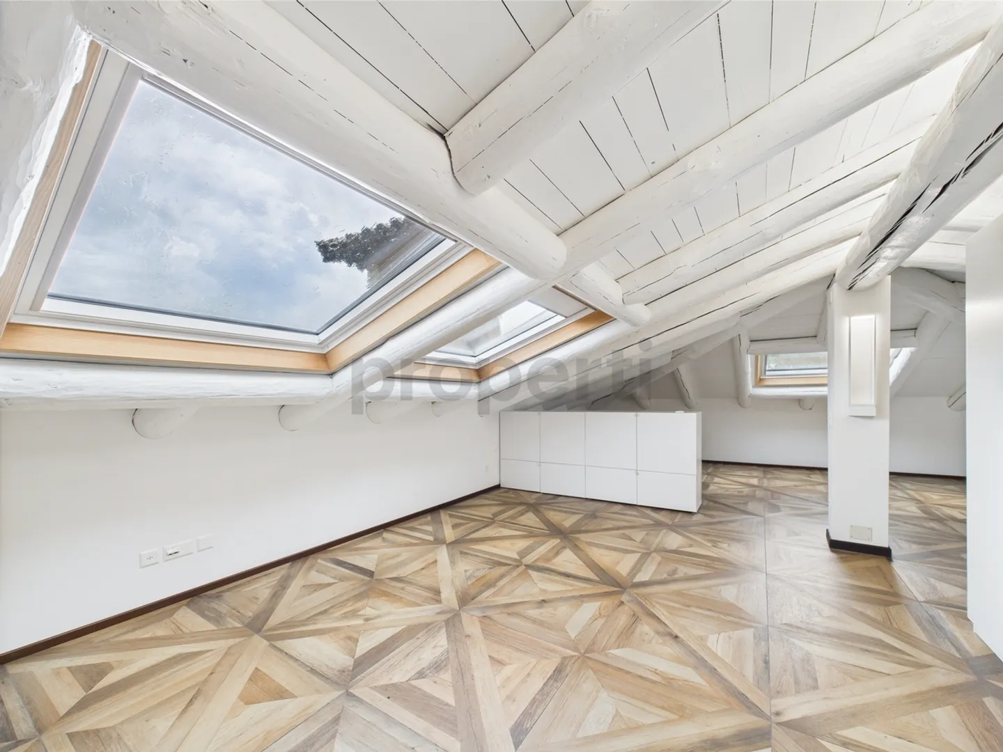 ELEGANT DUPLEX PENTHOUSE WITH PANORAMIC LAKE VIEW - Ponte Tresa SECONDARY RESIDENCE ALLOWED - Photo 6 of 13