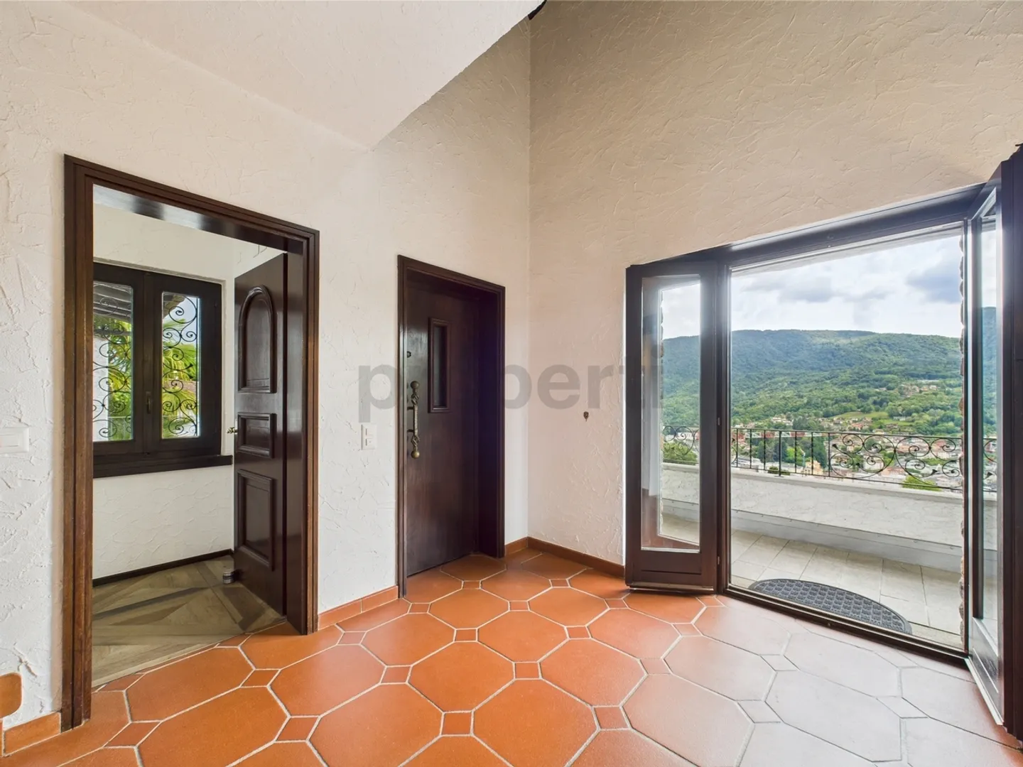 ELEGANT DUPLEX PENTHOUSE WITH PANORAMIC LAKE VIEW - Ponte Tresa SECONDARY RESIDENCE ALLOWED - Photo 7 of 13