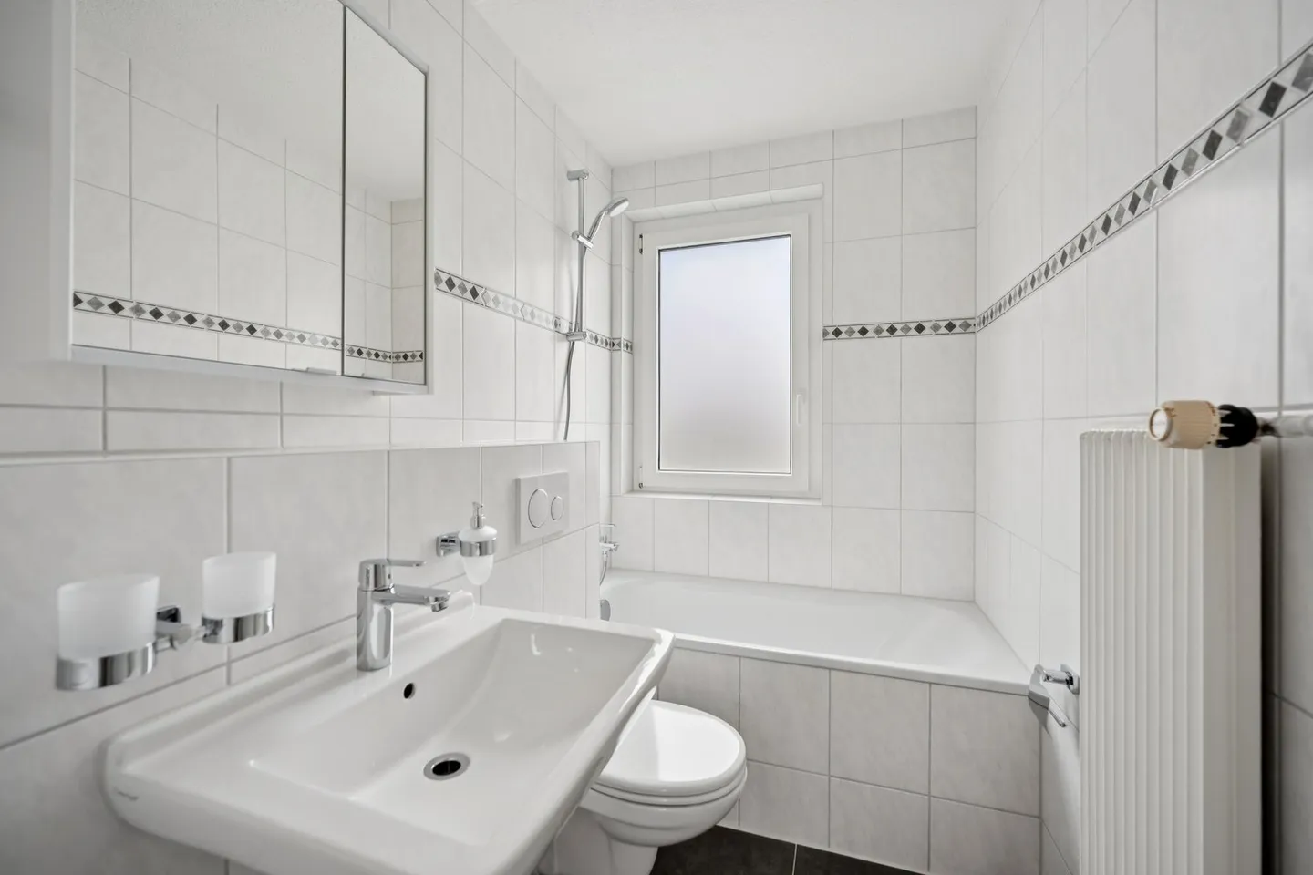 Beautifully Renovated Apartment in Oensingen! - Photo 5 of 5