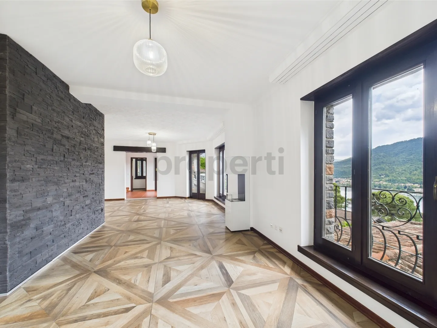 ELEGANT DUPLEX PENTHOUSE WITH PANORAMIC LAKE VIEW - Ponte Tresa SECONDARY RESIDENCE ALLOWED - Photo 8 of 13