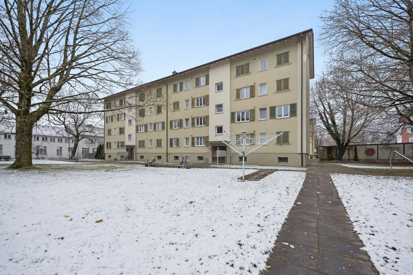 Beautifully Renovated Apartment in Oensingen! - Photo 1 of 5