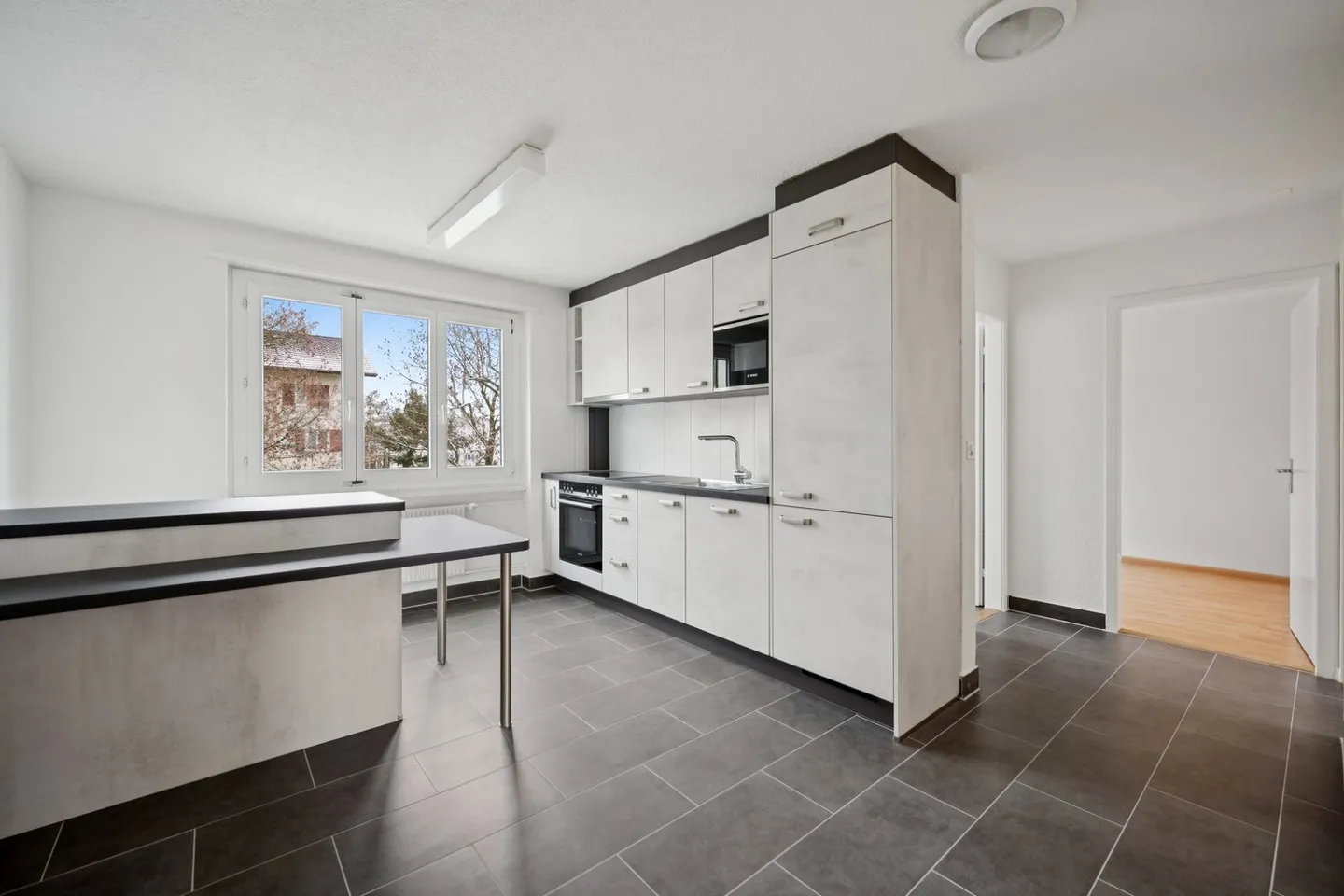 Beautifully Renovated Apartment in Oensingen! - Photo 2 of 5