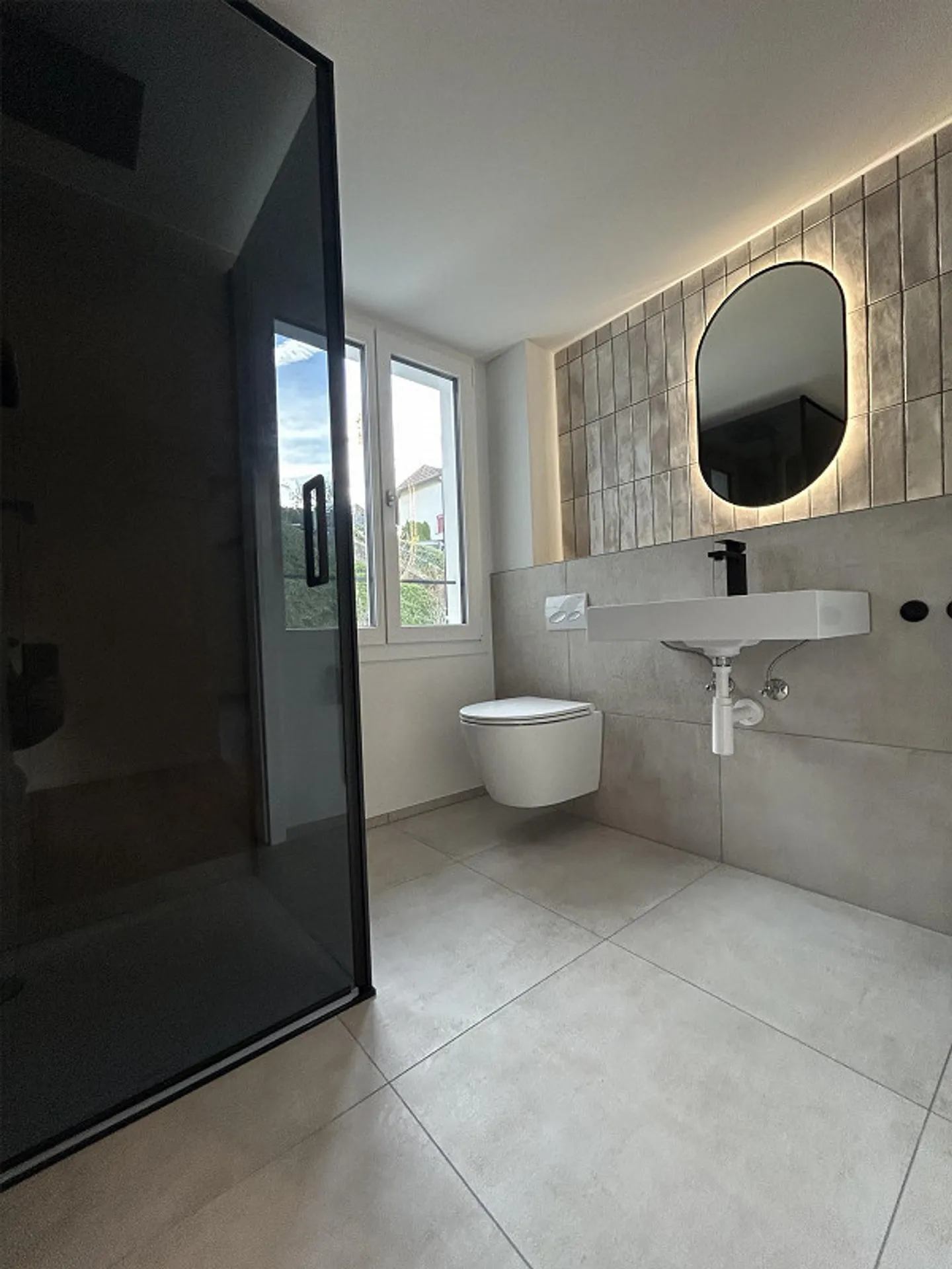 Modern home with a separate apartment - Photo 11 of 20