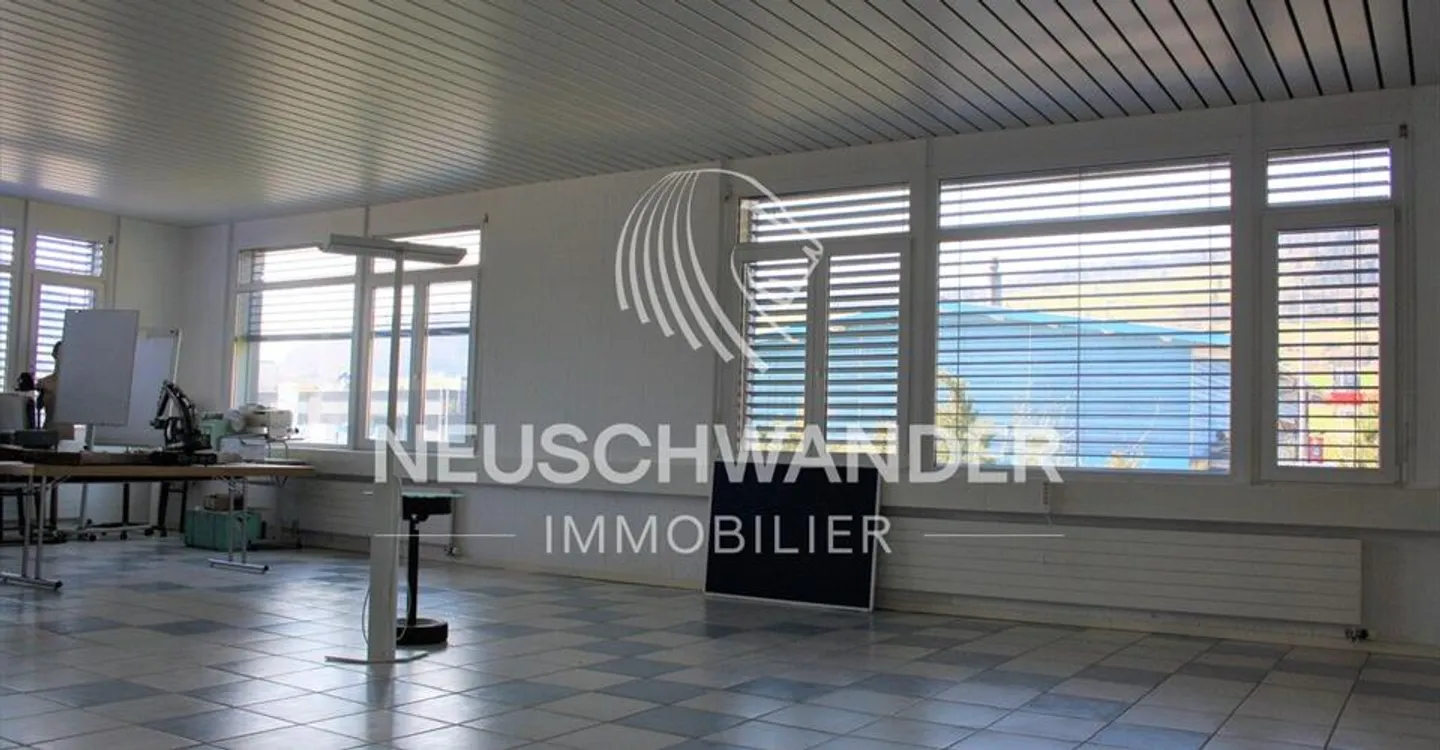 Modern Commercial Space in Jura - Photo 5 of 9