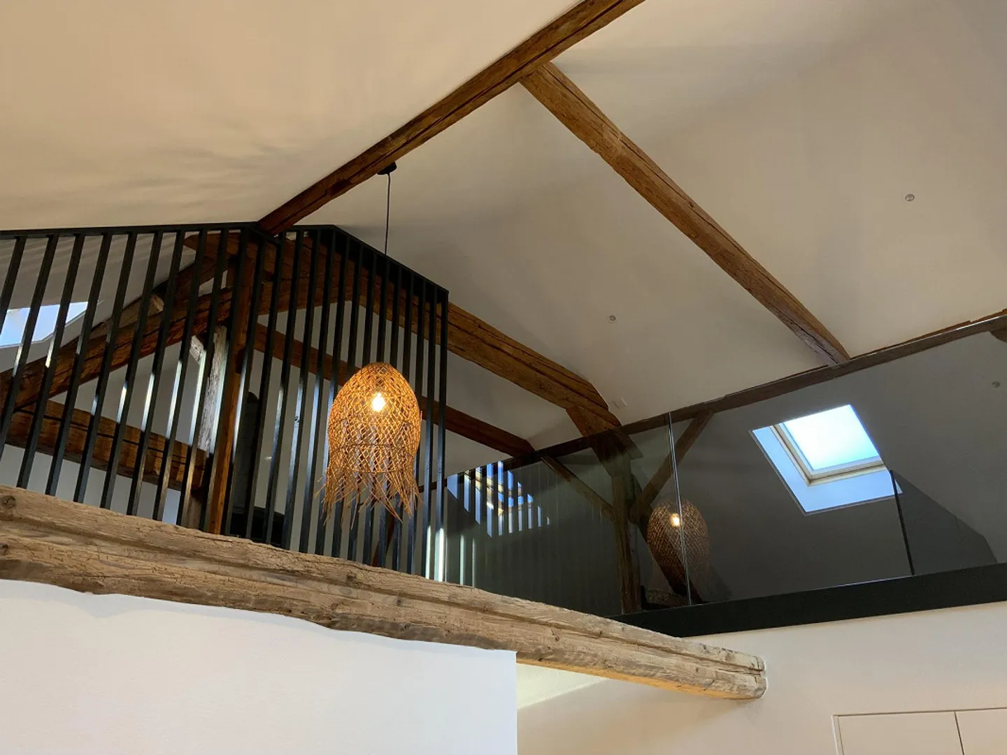 Modern home with a separate apartment - Photo 14 of 20