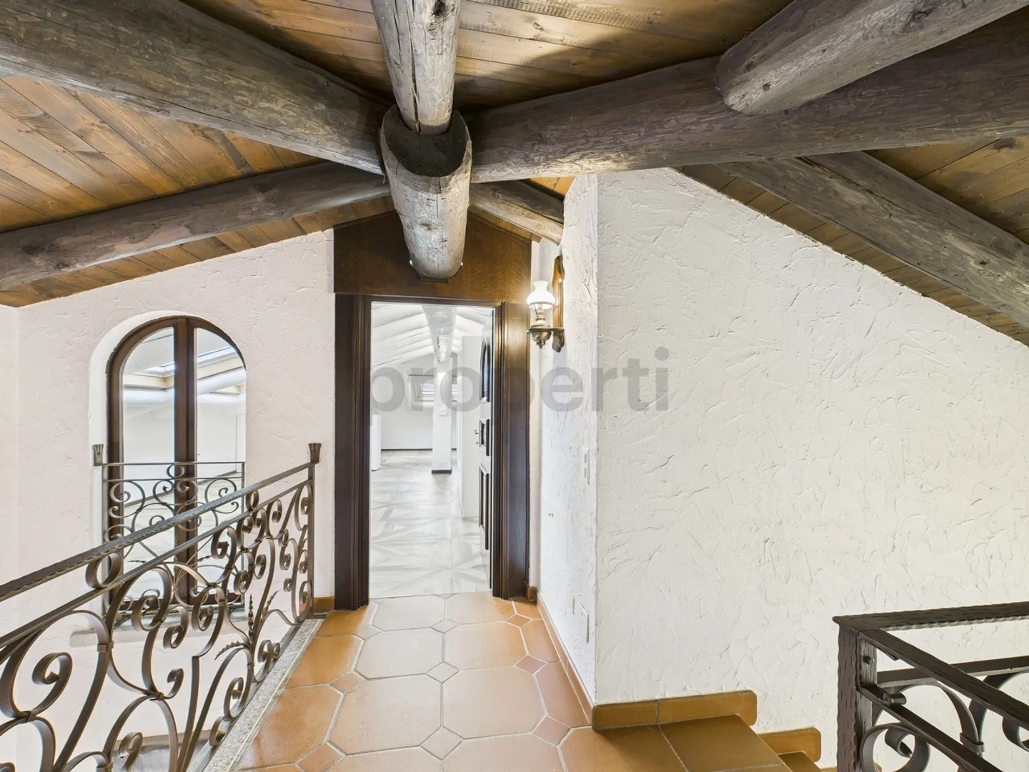 ELEGANT DUPLEX PENTHOUSE WITH PANORAMIC LAKE VIEW - Ponte Tresa SECONDARY RESIDENCE ALLOWED - Photo 10 of 13