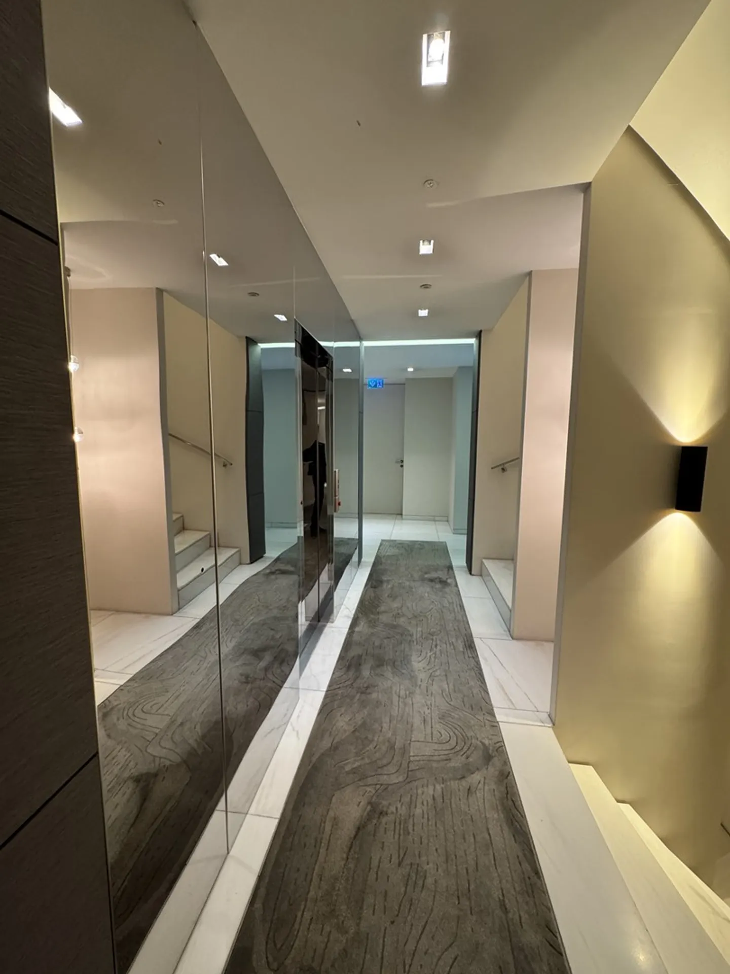 Luxury Apartment with Terrace - Photo 3 of 10