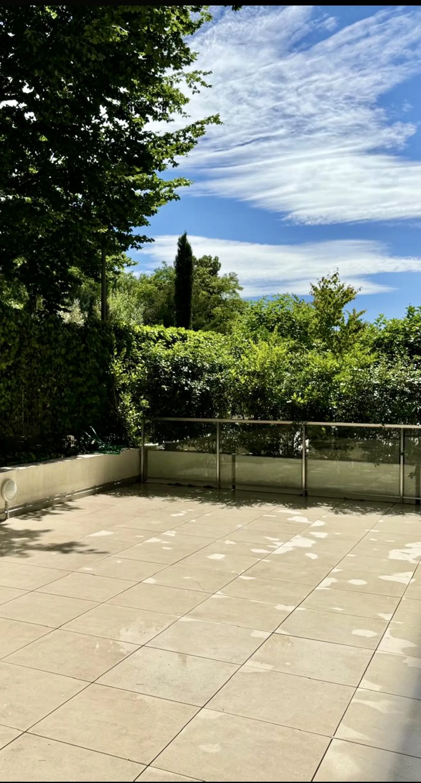 Luxury Apartment with Terrace - Photo 7 of 10