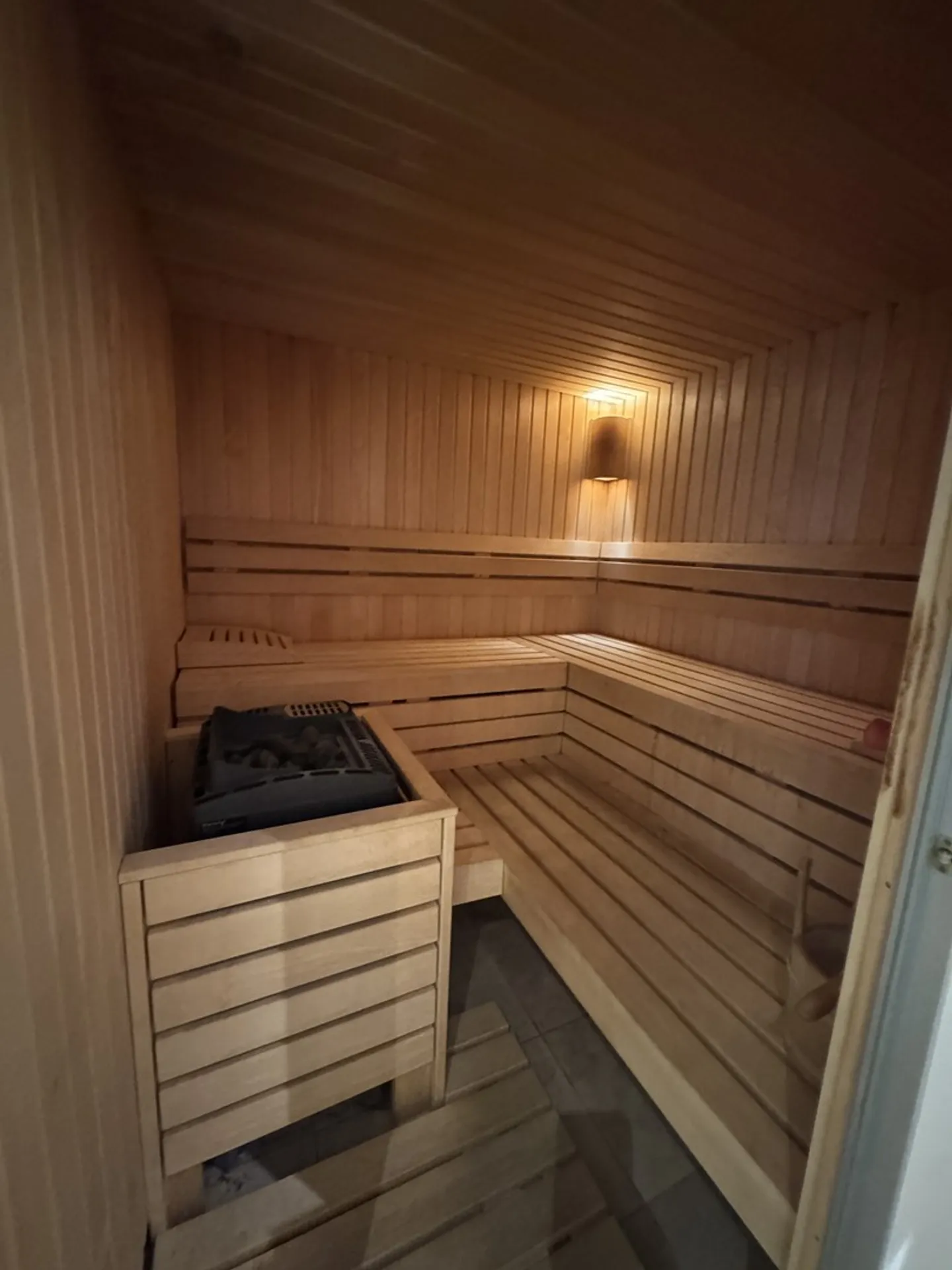 Luxury Apartment with Terrace - Photo 9 of 10