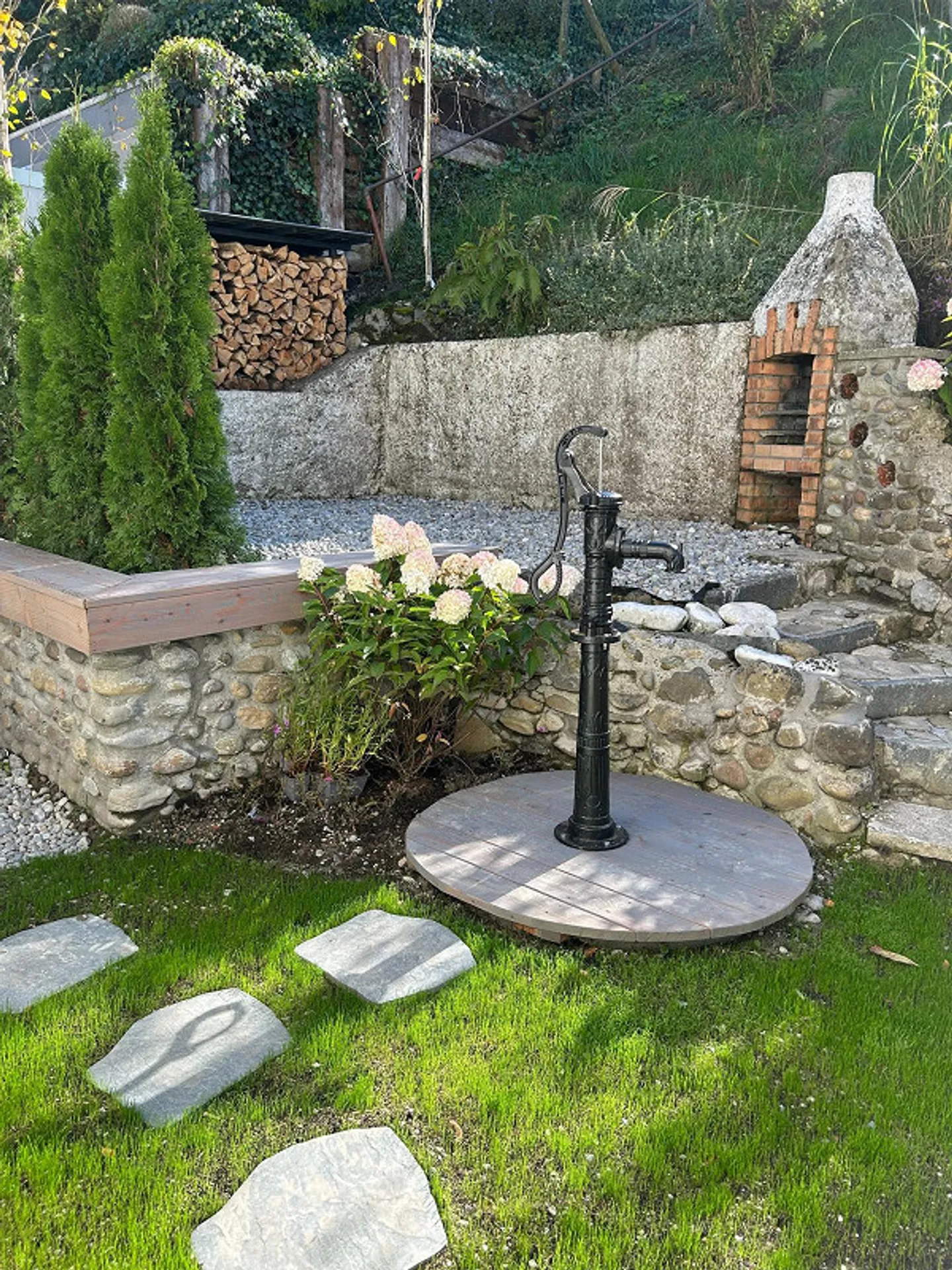 Modern home with a separate apartment - Photo 20 of 20