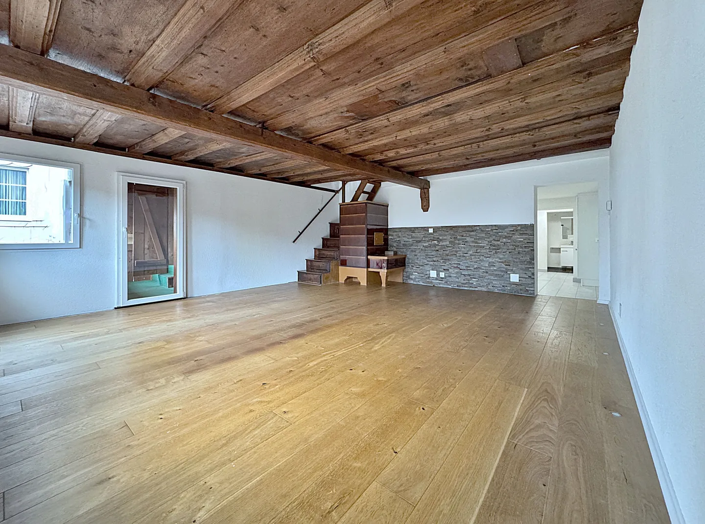 Maisonette rénovée avec Loggia - Photo 2 sur 8