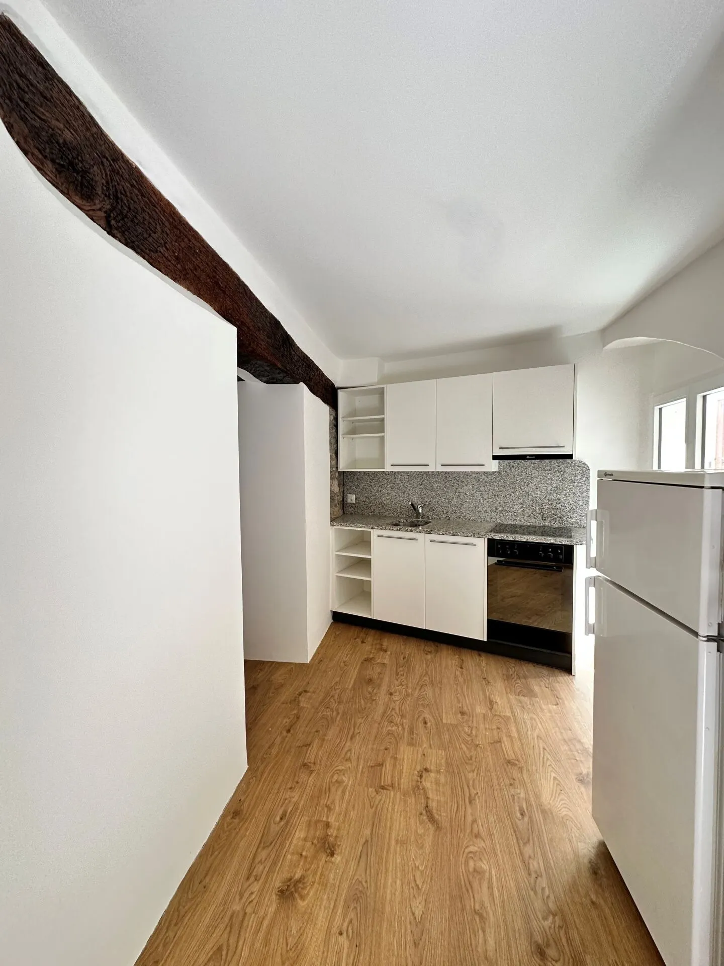 Charmant appartement de 3 pièces dans une maison historique près du lac - Photo 1 sur 12