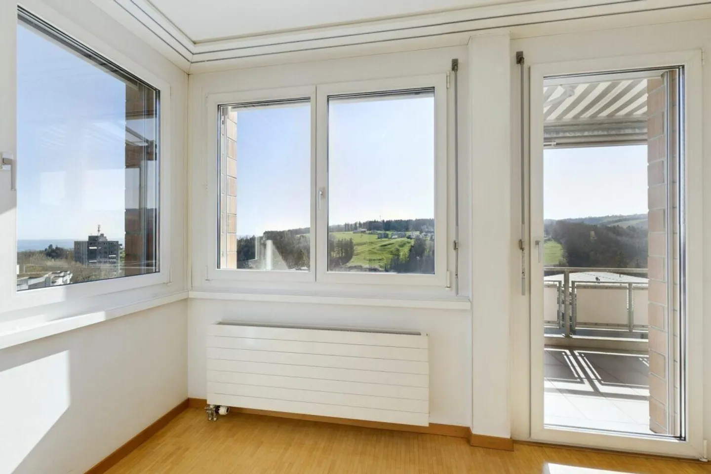 Sunny 4.5-room apartment with lake view - Photo 4 of 20