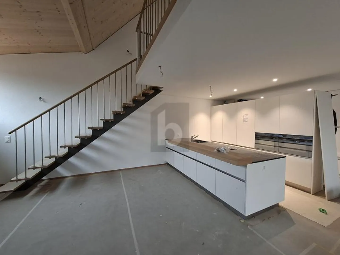 GROSSZÜGIG, STILVOLL MIT GALERIE UND AUSSICHT - Foto 2 von 6