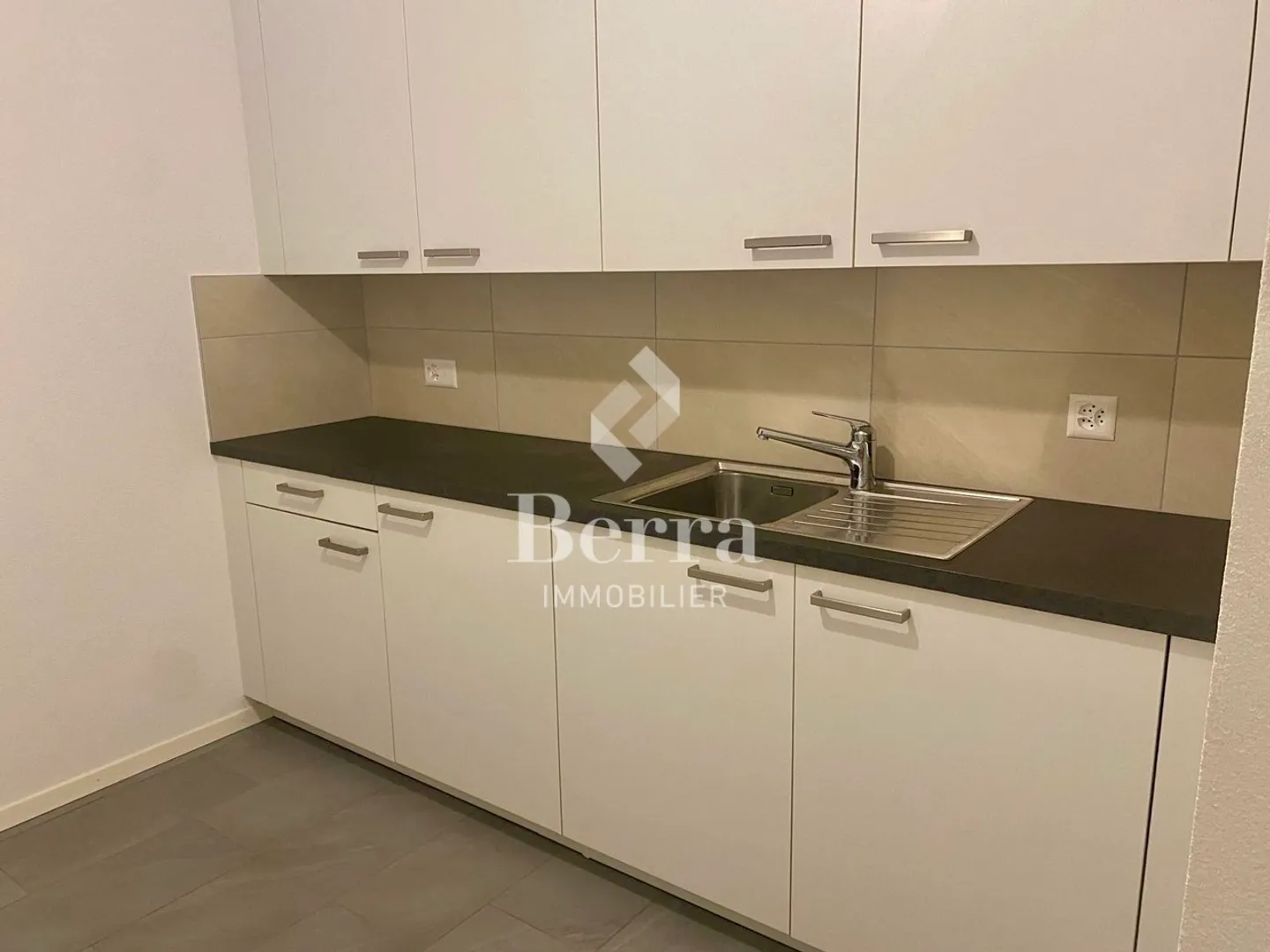 45m2 studio available immediately! - Photo 4 of 9