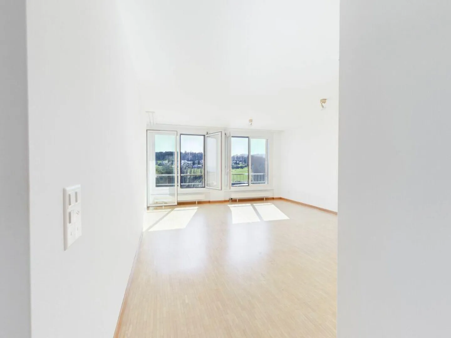 Sunny 4.5-room apartment with lake view - Photo 10 of 20