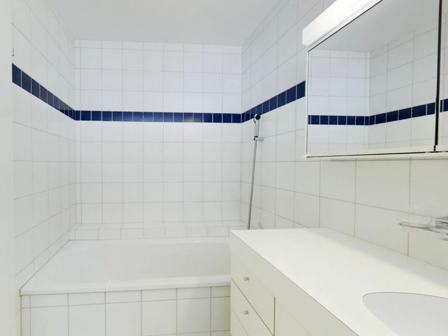 Sunny 4.5-room apartment with lake view - Photo 13 of 20