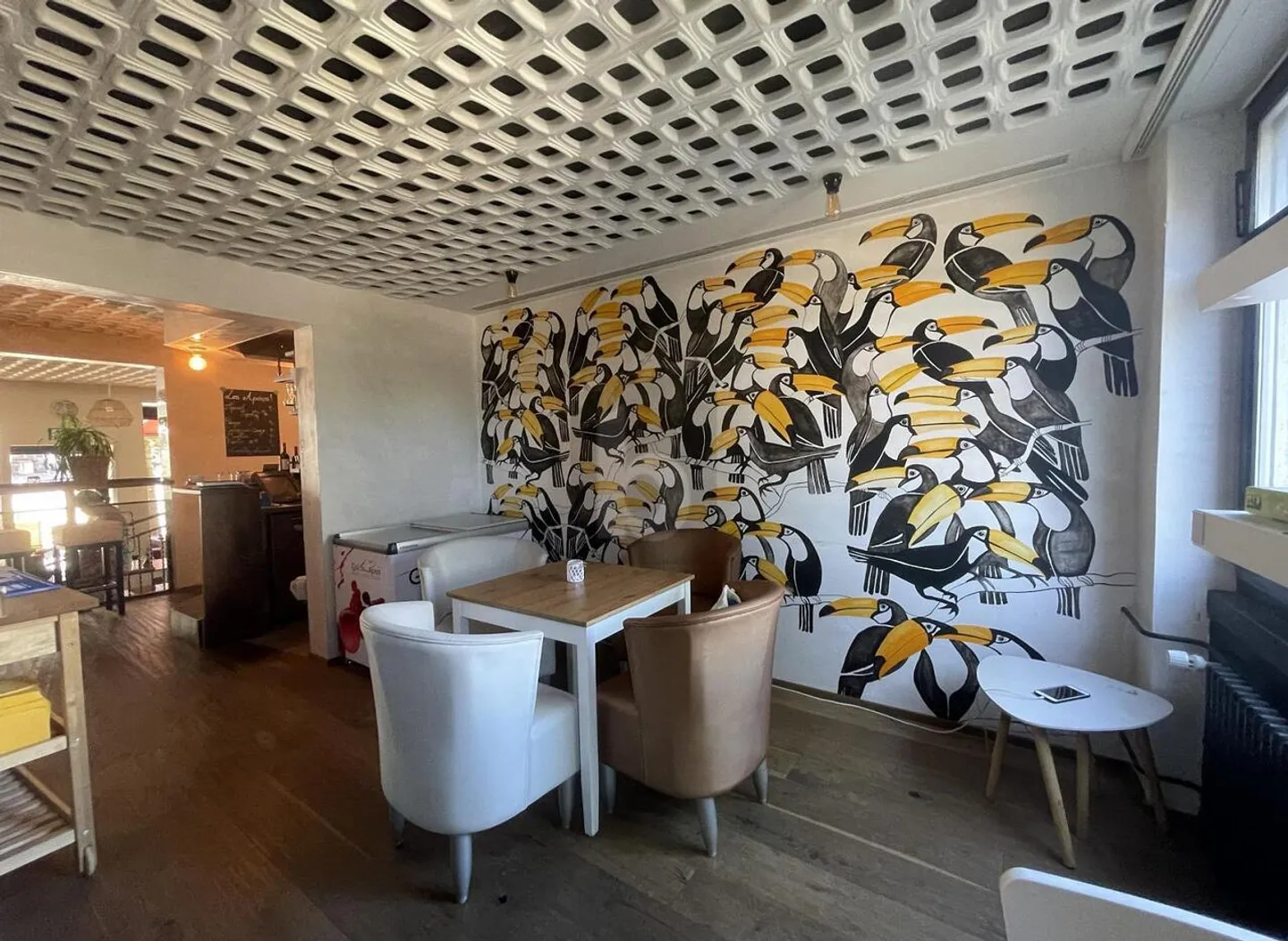 RESTAURANT ON THE AVENUE DES OISEAUX! - Photo 3 of 4