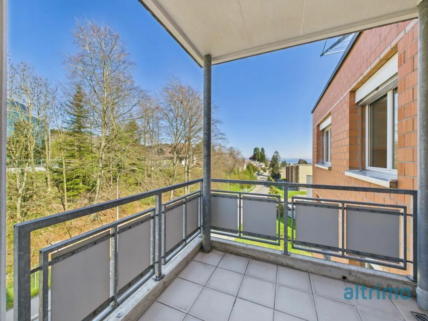 Sunny 4.5-room apartment with lake view - Photo 14 of 20