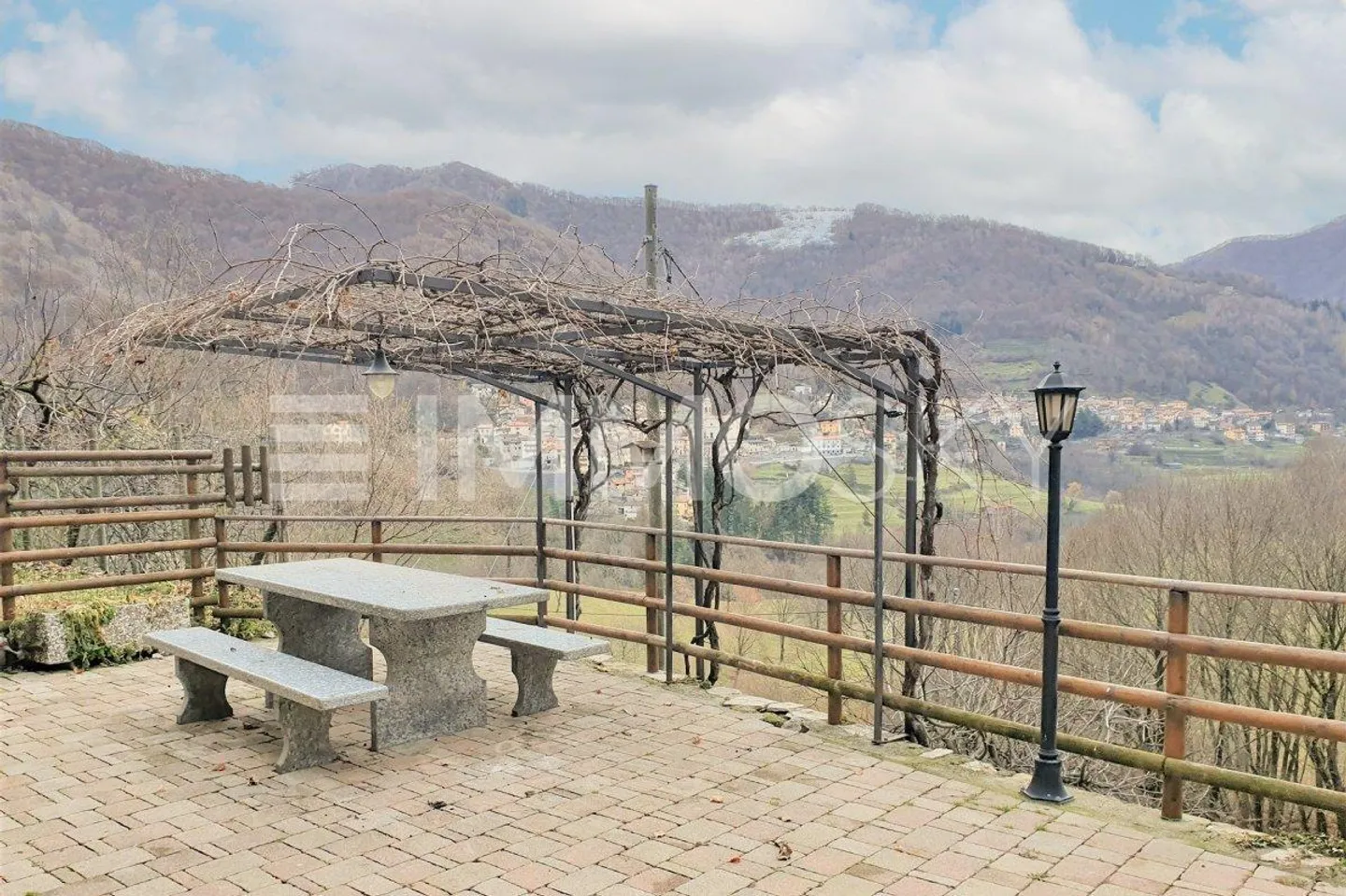 Living immersed in nature with unparalleled views - Photo 1 of 5