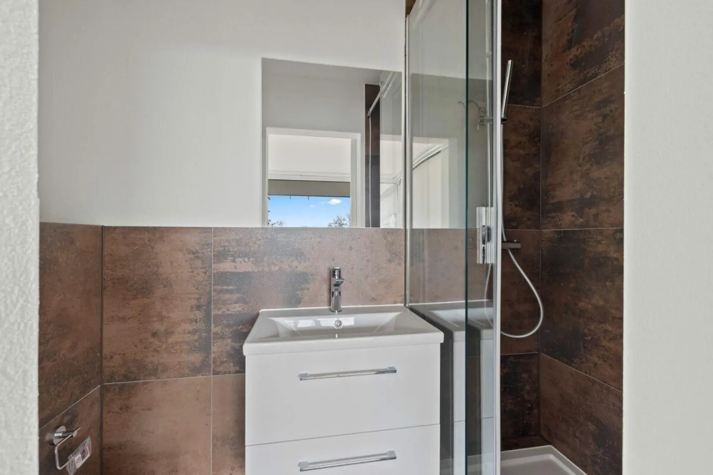 Frisch renoviertes, modernes 4.5-Zimmer-Reihenendhaus mit Garage. - Foto 11 von 17