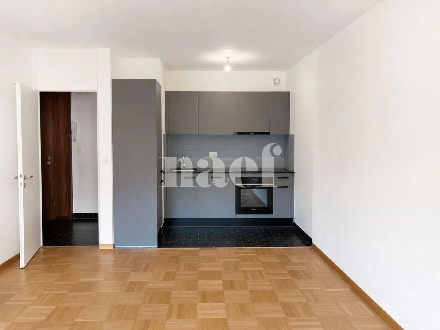 2-room apartment - Photo 2 of 9