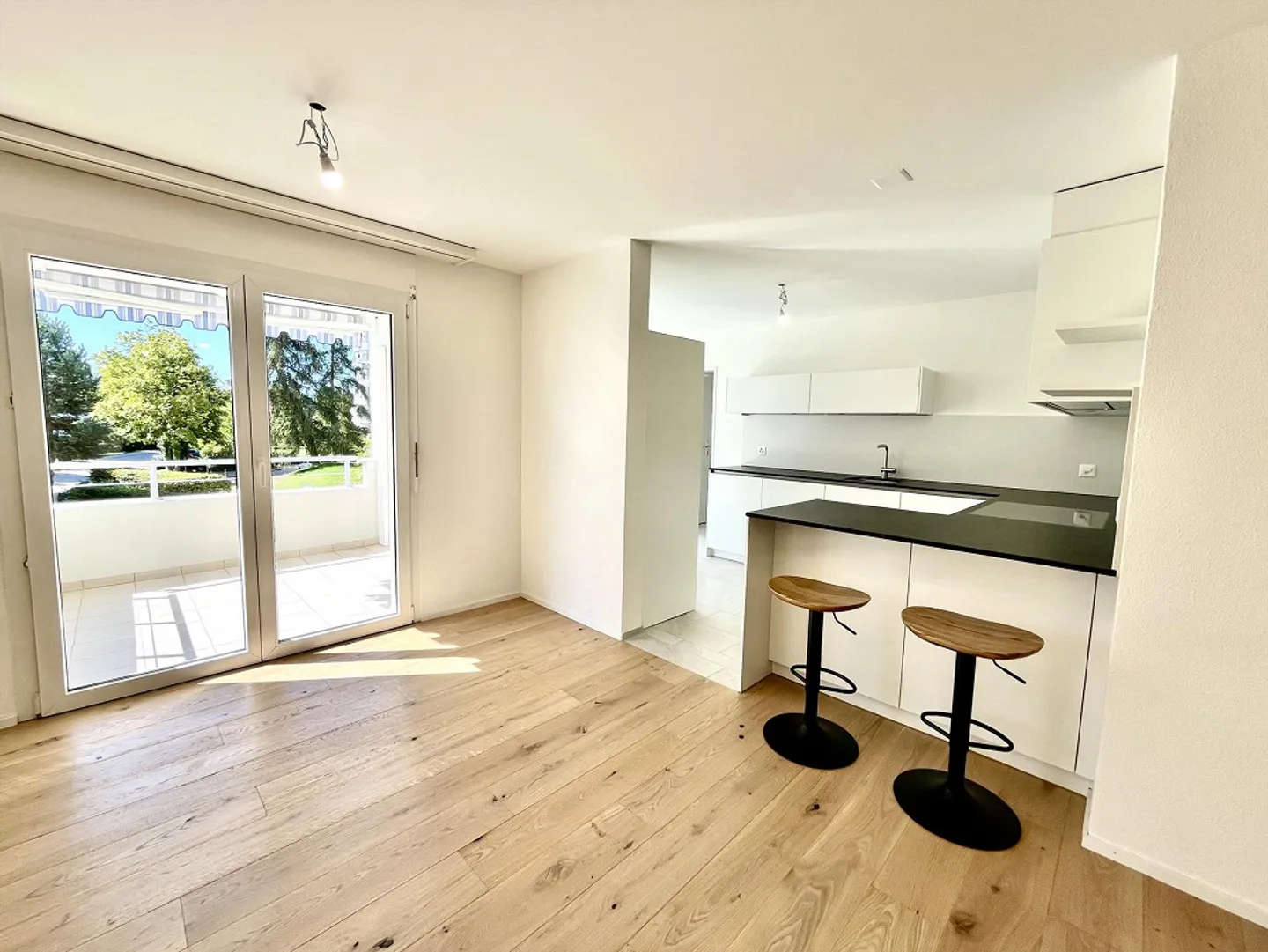 Première occupation après rénovation complète - 109 m2 avec balcon et ascenseur - Photo 1 sur 30