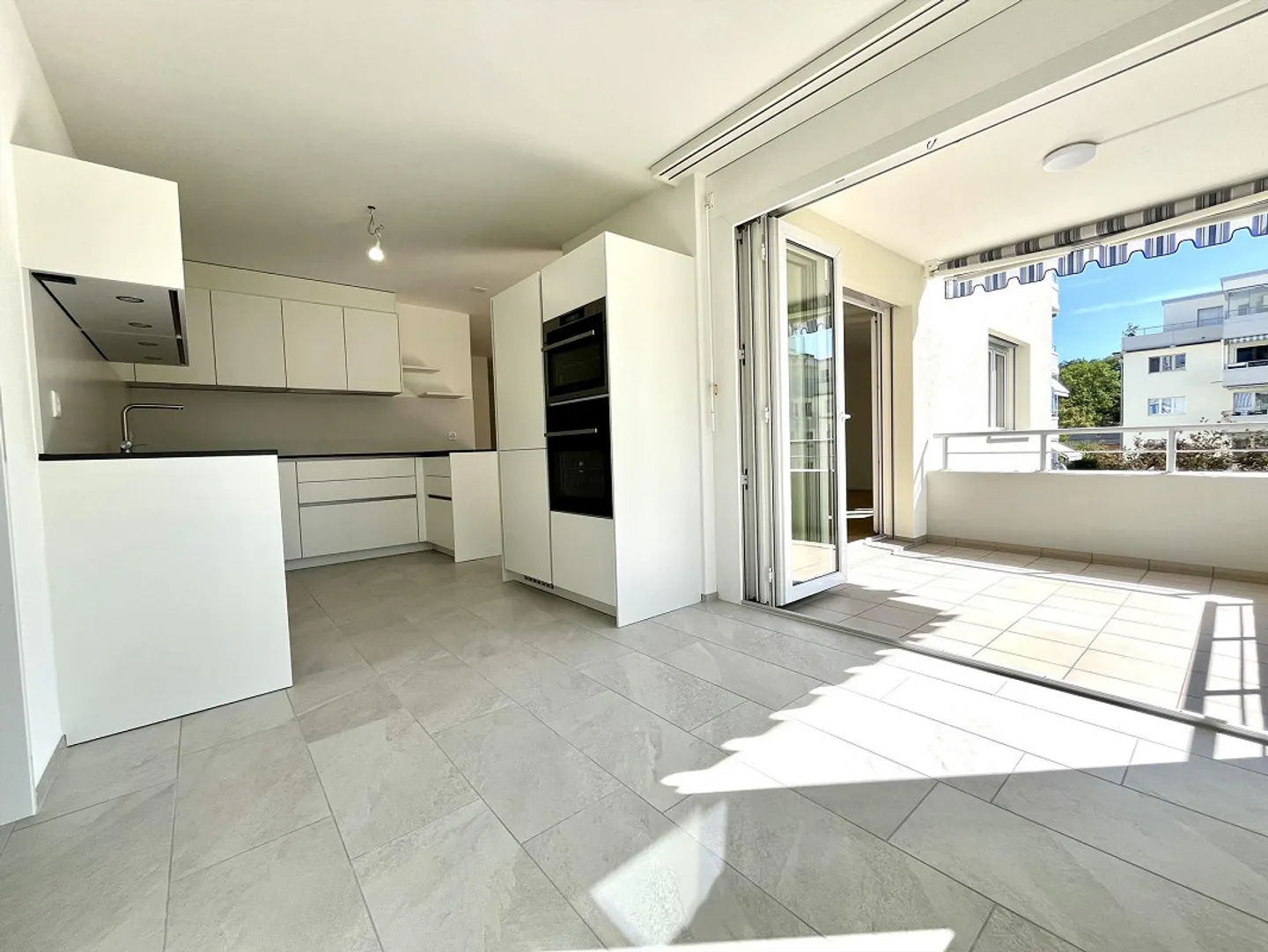 Première occupation après rénovation complète - 109 m2 avec balcon et ascenseur - Photo 11 sur 30