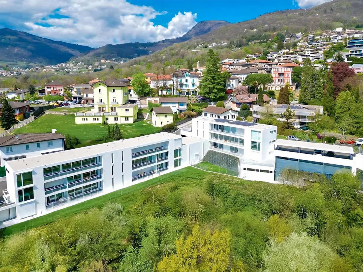 Modern 3.5-room apartment in Dino, surrounded by greenery - Photo 1 of 5