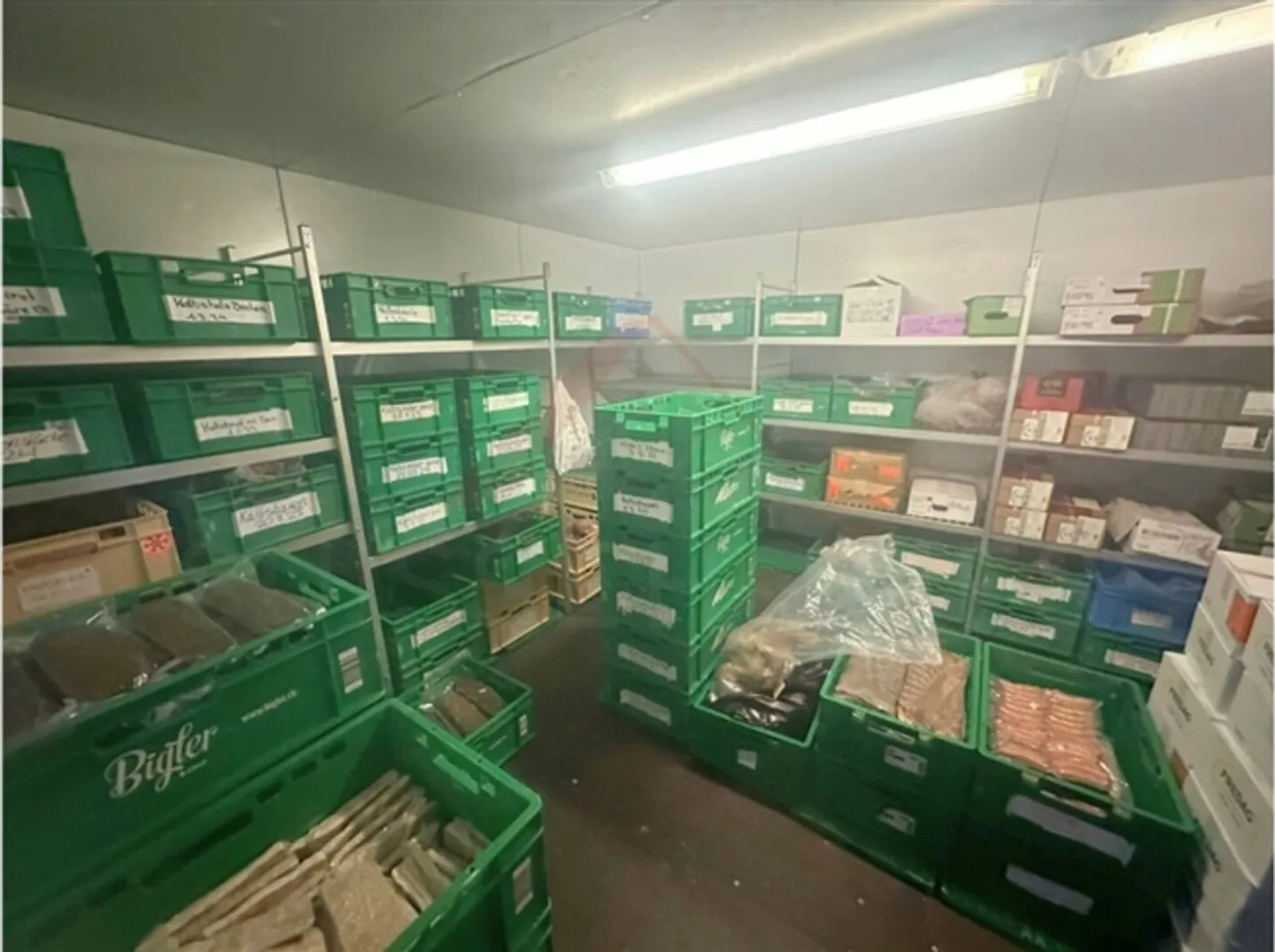 Unique Investment Opportunity - Retail Space, 5.5-Room Apartment and Land in One Package - Photo 5 of 7