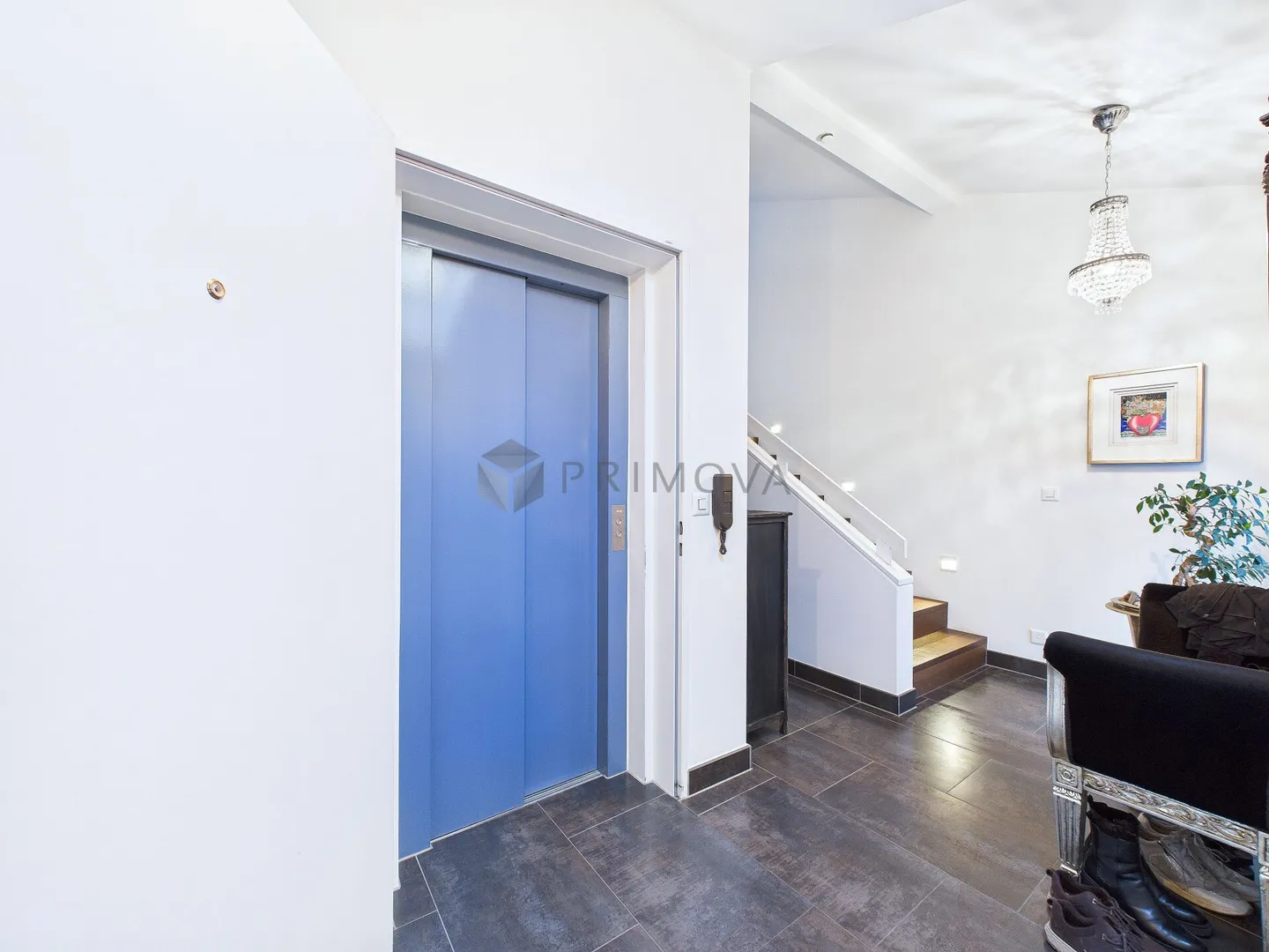 Exclusive living experience in Oberwil BL, completely renovated attic gem with the highest comfort - Photo 8 of 10