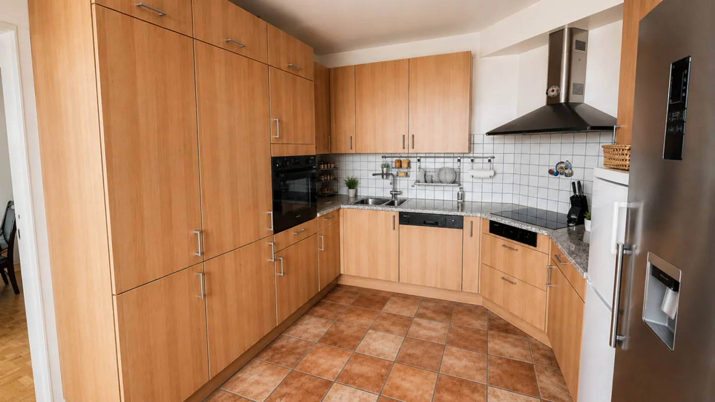 Spacious 5-room penthouse with balcony, garage box and large cellar - Photo 7 of 20